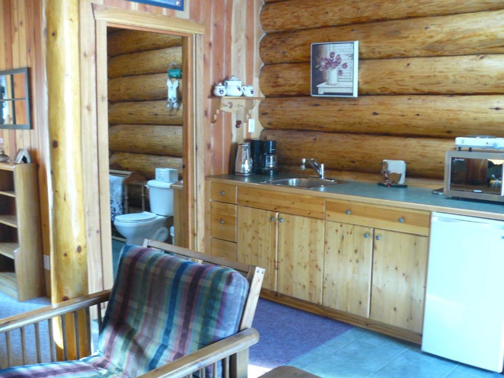 Hitching Post Resort Kelowna Pokoj fotografie