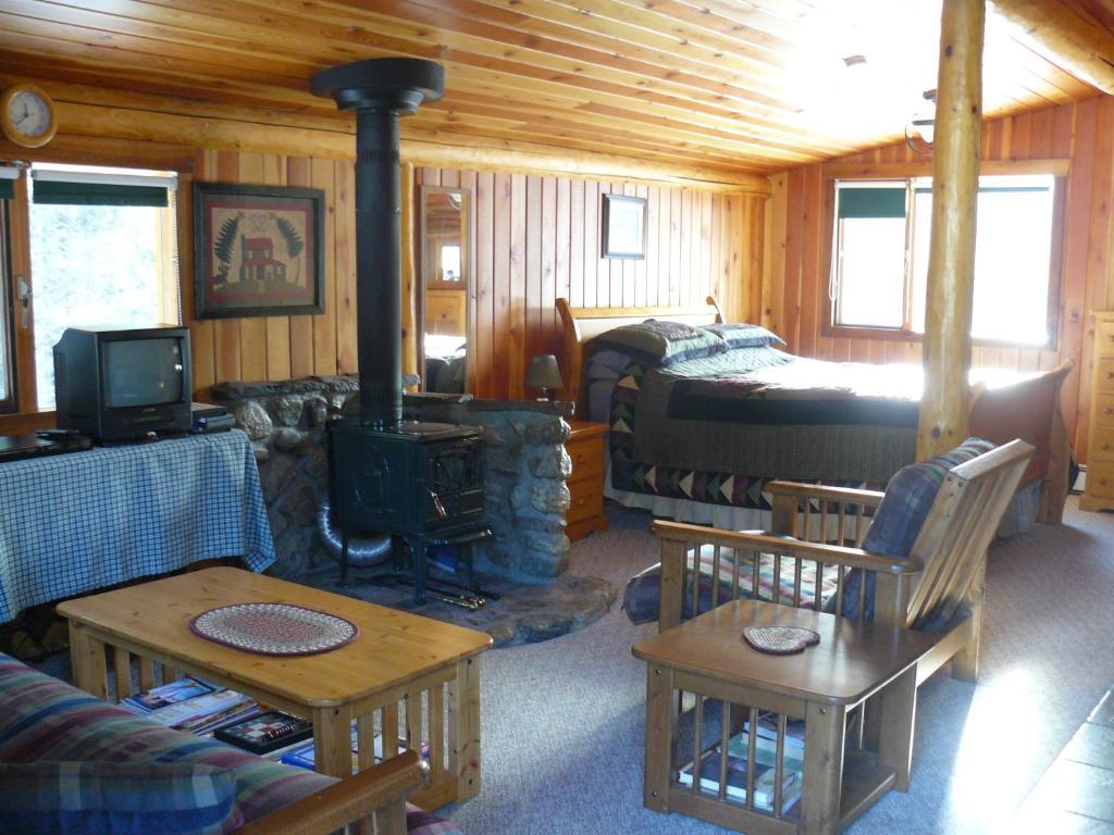Hitching Post Resort Kelowna Pokoj fotografie