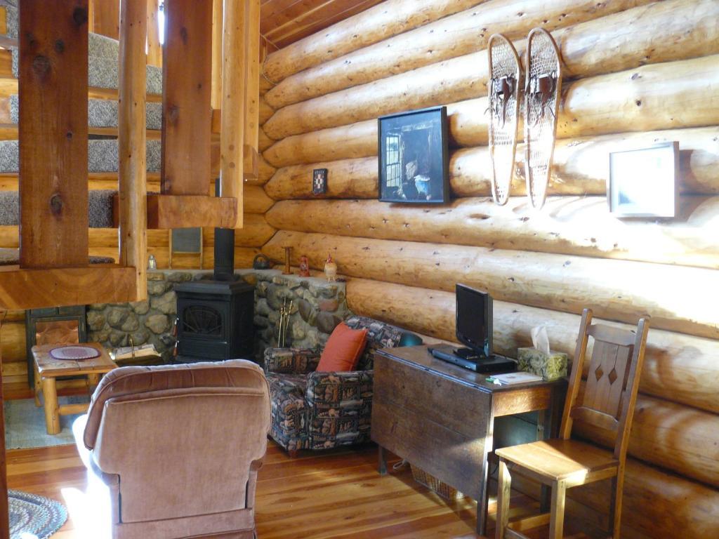 Hitching Post Resort Kelowna Pokoj fotografie